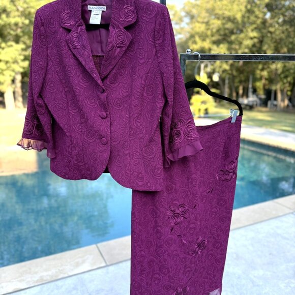 Beautiful Plaza South Plaza Maroon 2 piece Suit- Skirt set  Size 12 - Picture 5 of 5